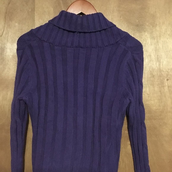 Izod button down Sweater - Picture 3 of 3